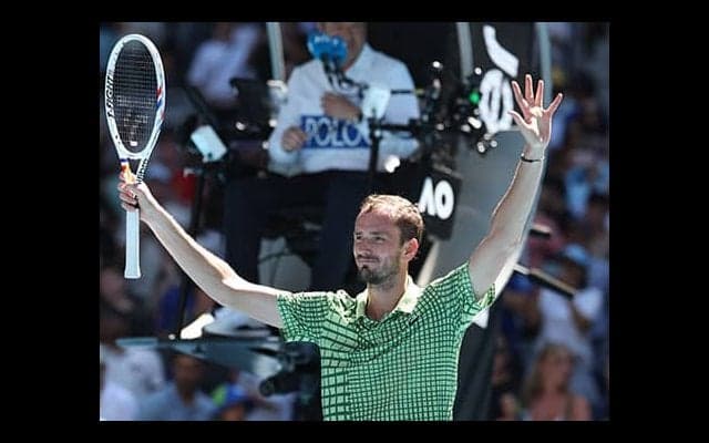  崖っぷちから大逆転 メド全豪16強 