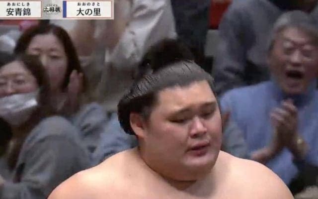 大の里が驚異のパワーで安青錦に“完全勝利”「右手一本で」「圧巻や……」元若乃花「昨日までの横綱はどこいったんですか？」たまらず苦笑