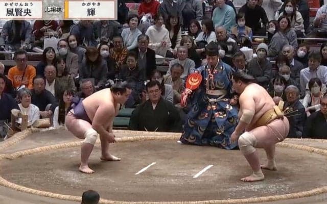 大相撲の客席で女性ファン“謎の叫び声”が止まない事態「なんやねんこの叫び声は」軍配が返っても鳴り響く奇声に困惑と憤りの声