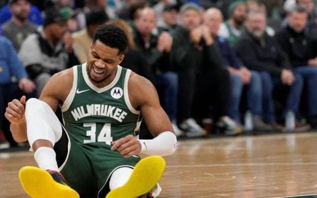 ナゲッツ戦終盤で負傷退場のヤニス、少なくとも4週間の離脱へ…オールスター欠場濃厚