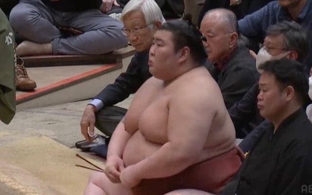 熱海富士、取組前に“謎の動き”「こういう人形あるよねw」“超独特”ルーティンに反響続々