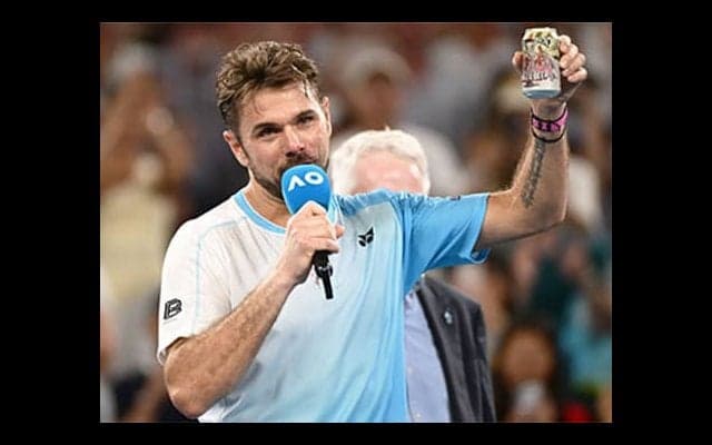  ワウリンカ 最後にコートでビール飲む 