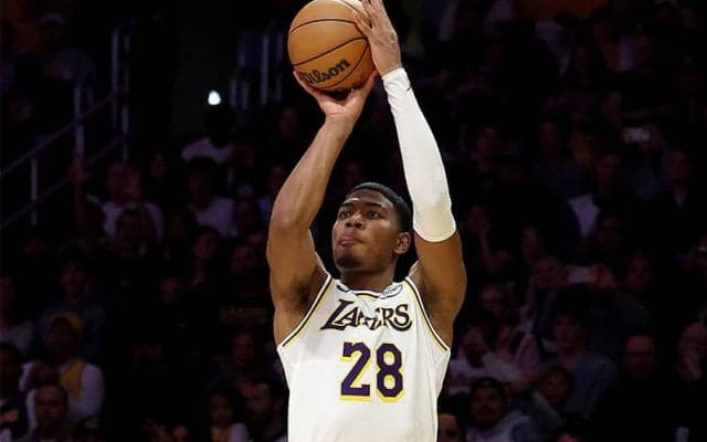 “4点プレー”に続けて逆転スリー…レイカーズ・八村塁が劇的プレー連発でマブス撃破に貢献