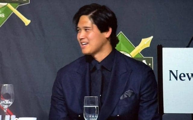 大谷翔平に“珍事”「あくびできないね」　黒スーツで特等席も…ファンそわそわ「気が抜けない」