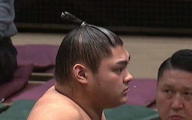 「驚くべき顔の小ささ…」身長189センチ20歳力士、土俵で異彩を放つ“異次元スタイル”に驚きの声「初恋泥棒みたいな爽やかさ」ネットでも話題のビジュアル