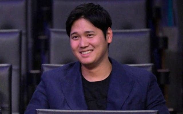 特製プレートも…大谷翔平、恒例のデコピン2S公開　2年前の「悲しそう」から“成長”