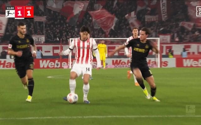 「香川真司みたい」「天才かよ」日本代表MFが“美しすぎるスルーパス”で同点弾アシスト！「まさに芸術」鈴木唯人に絶賛続々