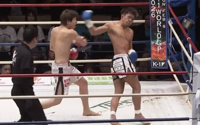 バックブロー仕掛けたのに自ら“回転しながら”衝撃ダウン カウンター被弾での珍しい光景に「今のは何だ？」ファン困惑