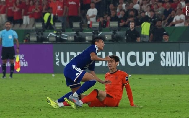 “連続危険行為”の中国代表FWが「荒すぎ」日本代表MFの足を“削る”タックル「赤だろ」「は？ファウルすらないん？」ファン激昂【U23アジアカップ】