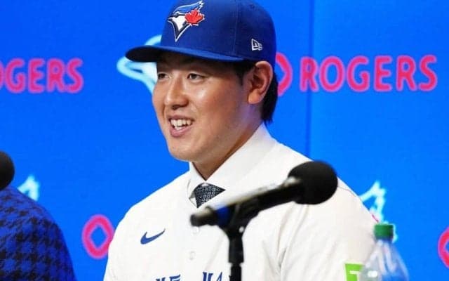 岡本和真に異例の神対応　Bジェイズが3時間半で“3本”…新人の開幕前に見せた心意気