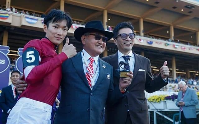 【JRA】年度代表馬のフォーエバーヤング 坂井騎手「勝てるレースは全部勝ちたい」