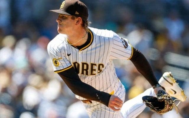 来日した新助っ人右腕が「デカすぎる」　203センチの威圧感…困惑の声続々「バグだろw」