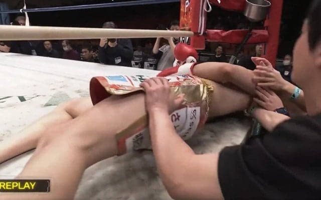 あわや場外落下の衝撃KO 左右のフックで吹っ飛ぶダウンシーンに戦慄「止めたほうがいい」放送席思わず