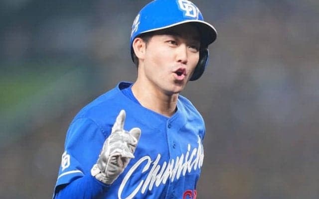 「おふたりとも流石、お上品」中日32歳内野手の元巨人監督との2ショット“報告”にファン沸く「素敵すぎます」