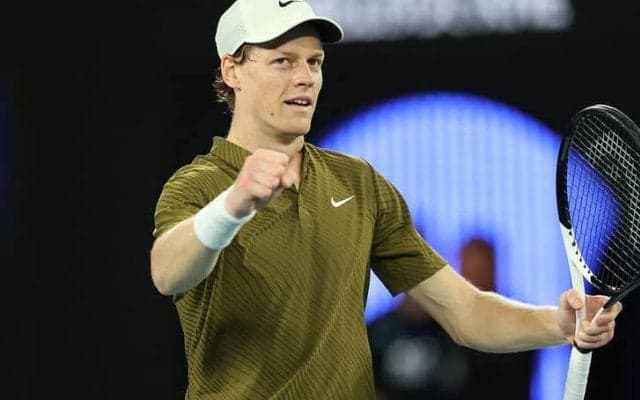 シナー、シェルトンを圧倒し4強進出。準決勝でジョコビッチとの大一番へ「こういう瞬間のために練習を積んできた」[全豪オープン]