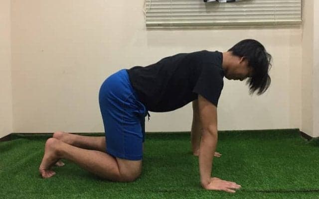 目覚めのストレッチ！スポーツトレーナーが実践「肩・背中まわりのストレッチ」