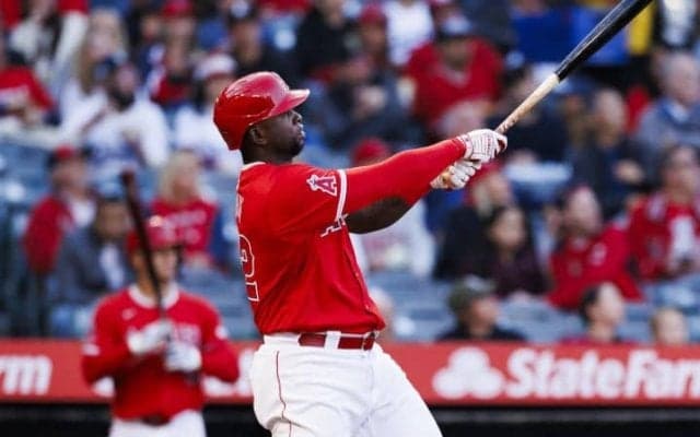 「打ちそうで怖い」中日からキャンプイン直前に届いた“朗報”　他球団ファンから早くも警戒の声「中日版レイエスになりそう」メジャー通算164発の右の大砲が来日