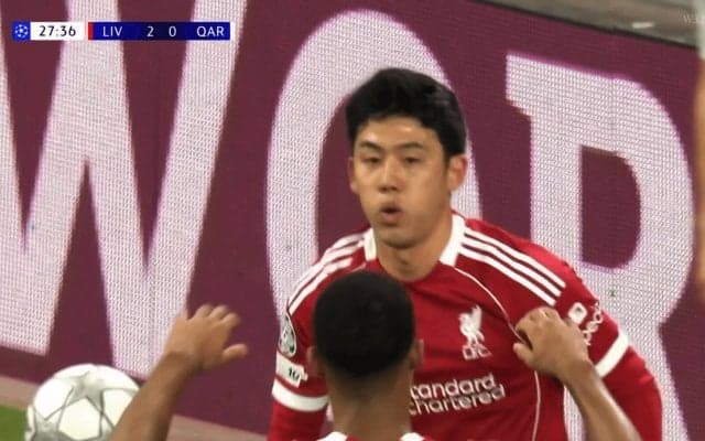 「1人で2人を抑えるのエグすぎる」遠藤航の“神ディフェンス”に騒然！「それ追いつくのヤバい」「よく一人で頑張った」緊急出場の右SBでピンチ阻止