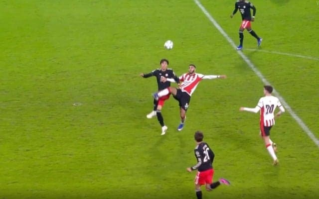 「ゴツすぎる」伊藤洋輝、目を疑う“まさかの光景”「すげえw」「強いな」相手エースを“強靭フィジカル”で圧倒「吹っ飛ばしたな」