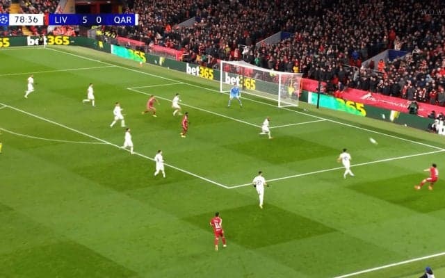 「上手すぎやろがい」遠藤航の“本職顔負けクロス”にファン驚愕！「結構いいんかい」緊急出場の右SBで決定機演出