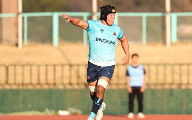 伸びた髪に絡む焦燥感を断ち切り、次へとつなぐ一歩目へ