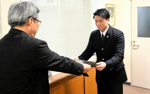 優秀選手に徳島・鳴門高前主将の藤原さん　日本学生野球協会が表彰