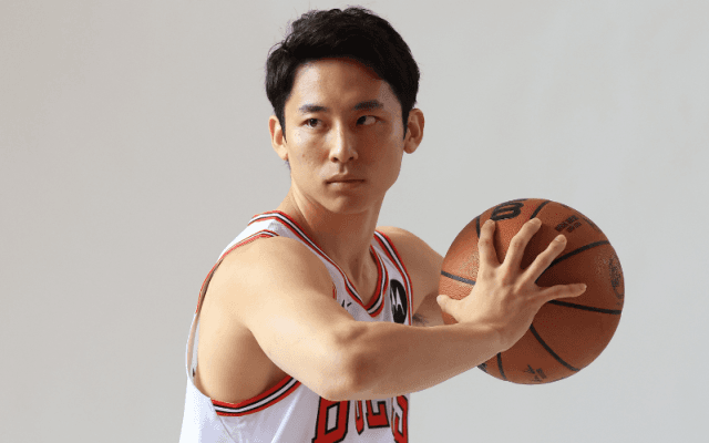 河村勇輝が今季初のNBAベンチ入り…先発PG不在のブルズは終盤追い上げるもヒートに惜敗