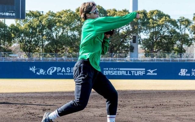 “伸びない送球”の原因は「回転軸のズレ」　現役プロも実践…体を縦に使う意識改革