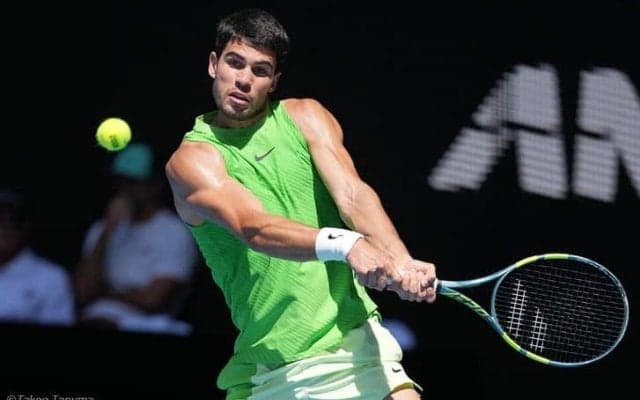 アルカラス、痙攣のアクシデントを乗り越え5時間27分の死闘制して全豪初の決勝進出！史上最年少での生涯グランドスラムに王手[全豪オープン]