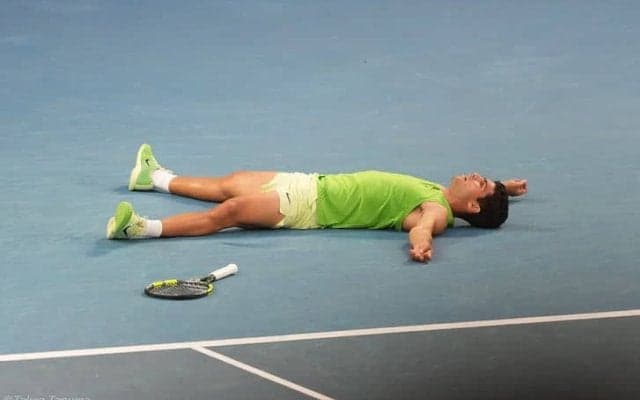 「最後の一球まで戦い抜く」アルカラス、5時間27分の死闘を制し初の全豪決勝へ！生涯GSかけジョコビッチと激突[全豪オープン]