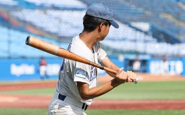 ヘッドが走らず、体が突っ込む…改善の鍵は“後ろ手”　大阪桐蔭OB推奨の「高めティー」