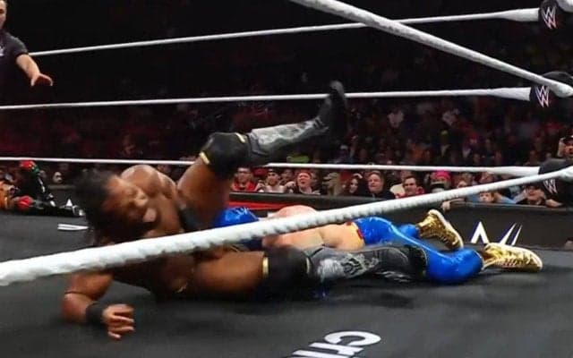 「史上最も予測不能なローブロー」前代未聞の珍事 倒れた選手の頭部が股間を直撃 「ピタゴラ」「これはさすがに草」ファン笑撃