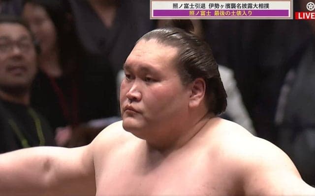 「え！かわいいw」断髪式直後の伊勢ヶ濱親方、スタイリング中の貴重映像にファン悶絶 「テムジンやんw」息子そっくりの声も