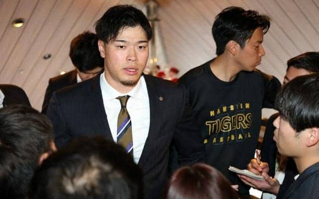 阪神・佐藤輝明がキャンプ直前に契約合意　大リーグ挑戦は交渉継続