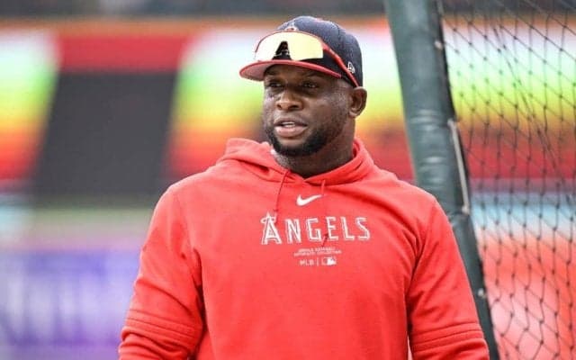 「ガタイレベチ」中日の126キロ助っ人に衝撃　来日会見でも際立つデカさ「思ってた50倍エグい」