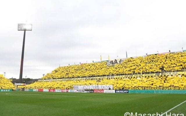 ｢バックスタンド何これ!?｣J1柏の本拠地スタジアム“日立台”の進化した姿＆浮かび上がる｢REYSOL｣にサポ興奮！｢反転してる⁈｣｢黄色に染め上げろスタイル好き｣