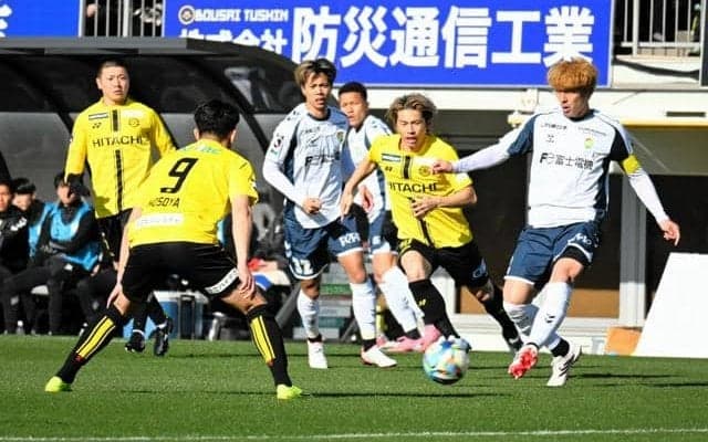 J1同士、千葉ダービー白熱　柏でちばぎんカップ