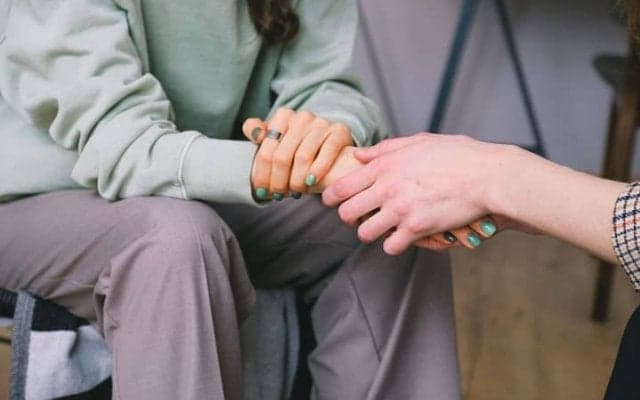 【スポーツメンタル】苦境にいる人を見て疲れるのは脳神経が原因？思いやりのメカニズム