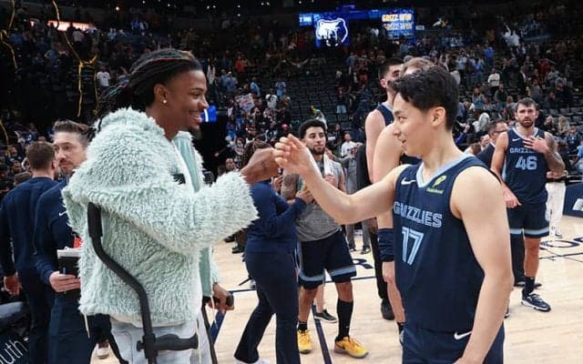 河村勇輝のブルズ初得点にジャ・モラントが即反応！ 離れても変わらぬ絆と「ハングリー精神」への深いリスペクト