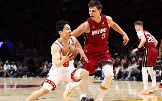 河村勇輝、23センチ差を制す驚愕のジャンプボール！…NBA公式も「彼はチップに勝った！」と異例の投稿で大絶賛