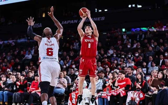 A東京が接戦を制し6連勝を達成…ロシターが19リバウンドでゴール下を死守