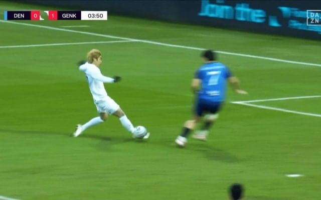 芸術的！伊東純也、“鮮やかアウトサイドパス”で今季初アシスト「綺麗な崩し」「速すぎる」パス＆ゴーから完璧連携