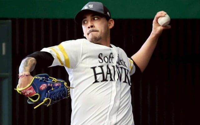 鷹に眠る“お宝”「また化け物が」　軽く投げて爆速…育成左腕が「第二のモイネロに」