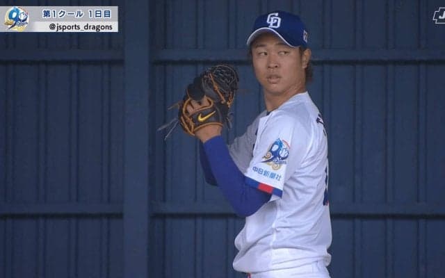 山本由伸に“ちょっと似てる？” 中日・高橋宏斗、ファン最注目のキャンプ“初日フォーム”に熱視線「グラブが…」