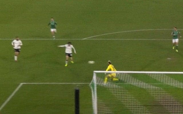 嘘だろ… 町野修斗、90+1分の“痛恨”決定機逸にファン落胆「それ外すか」長田澪の執念“顔面ブロック”に泣く