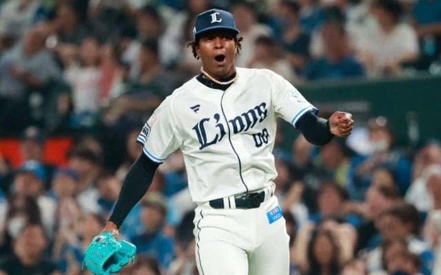 元助っ人が驚愕パフォ「面白すぎ」　“進化した”激しすぎる跳躍→昇天に「全員が衝撃」