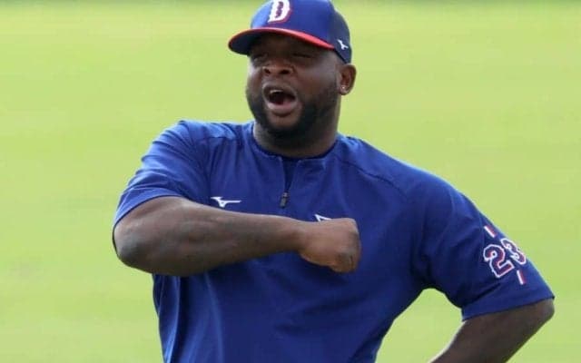 「通訳はいらない」大物助っ人も虜？　中日に現れた“名コーチ”に待望論「有能感半端ない」