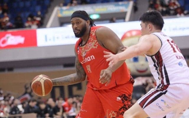 前大阪のジョシュア・スミスが北海道に加入「北海道のファンはBリーグの中でも最高のファン」