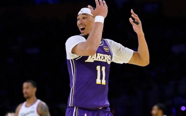 レイカーズのジャクソン・ヘイズが1試合の出場停止処分…敵地戦でマスコットを押す