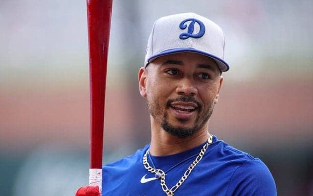 ベッツをトレード放出「歴史に残る大失敗」　涙と笑顔…分かれた名門の明暗「史上最悪」